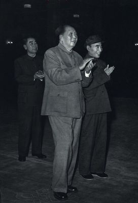 1967年，毛泽东和林彪、周恩来
