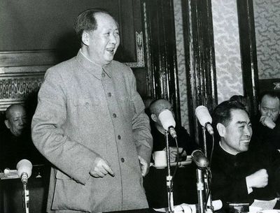 1956年1月20日，毛泽东周恩来在关于知识分子问题会议上
